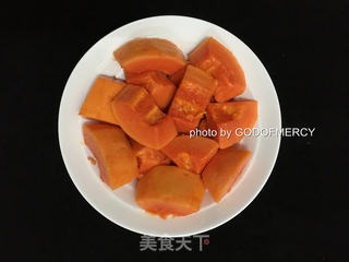夏季美容美体的秘密:原汁原味的木瓜胡萝卜汁的做法步骤:5