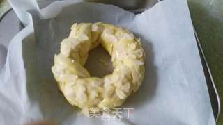 牛奶杏仁花环面包的做法步骤:14