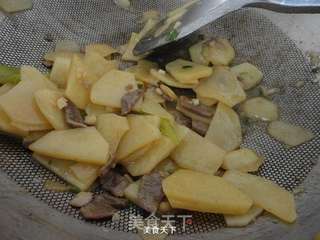 土豆片炒肉的做法步骤:11