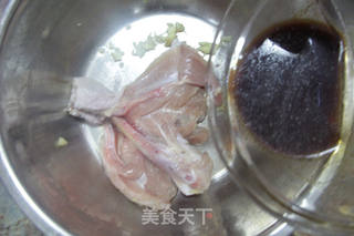 夜里想起了星爷的“烧鸡翼,我中意食......”的做法步骤:3