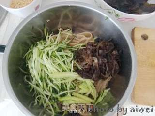 木耳坚果拌莜面的做法步骤:16