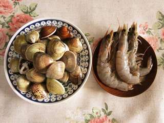 吃货食堂—海鲜蛋饺的做法步骤:2