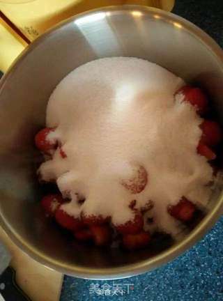 草莓果酱的做法步骤:2
