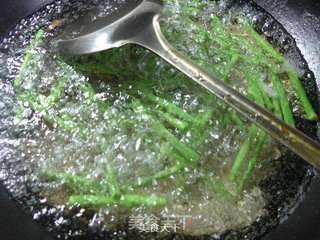 带豆炒绿豆芽的做法步骤：2