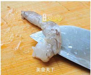 5分钟蒸出最鲜美的宴客菜【丝瓜蒸虾球】的做法步骤:2