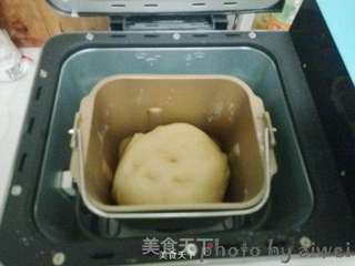 花朵肉松面包的做法步骤:4