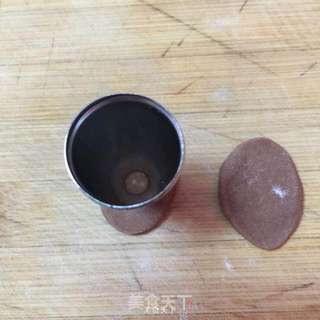 熊猫馒头的做法步骤:5