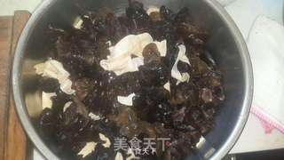 黑木耳拌油豆皮的做法步骤:2