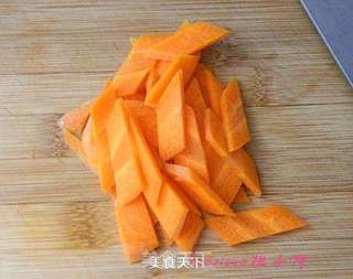 海鲜菇炒鸡蛋的做法步骤:2