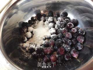 让幸福像花儿一样绽放!【西瓜盆栽水果拼盘】的做法步骤:2