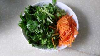 芹菜炒肉丝的做法步骤:2