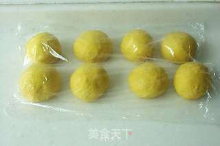 南瓜豆沙包的做法步骤:3