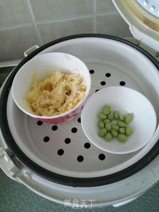 鸡蛋土豆卷的做法步骤：2