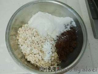 坚果香蕉燕麦玛芬的做法步骤:4