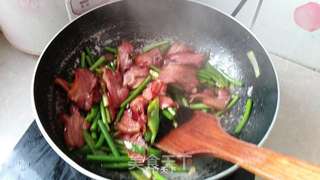 蒜苔炒腊肉的做法步骤:12