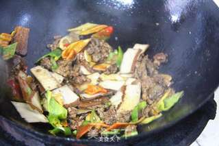 【鸡肝炒茶干】的做法步骤:5