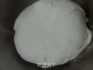 白菜猪肉包子的做法步骤:2