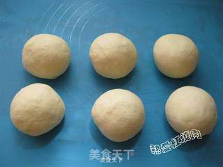 椰蓉葡萄干排包的做法步骤:6