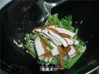 降血压食谱-----香干芹菜的做法步骤:3