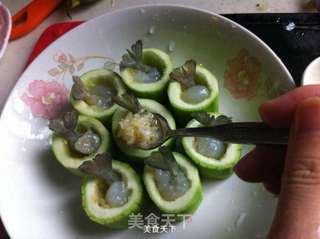 蒜蓉虾仁丝瓜盅的做法步骤:7