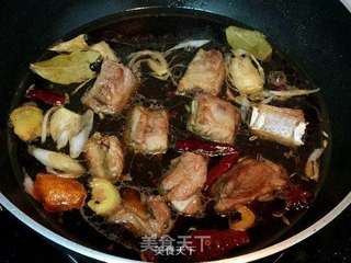 可媲美糖醋排骨的流行菜式:可乐排骨的做法步骤:7