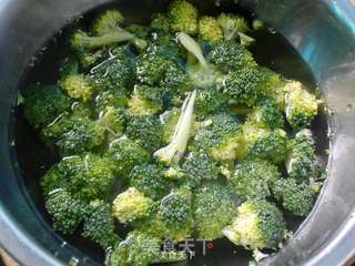 西兰花肉丸粥的做法步骤:7