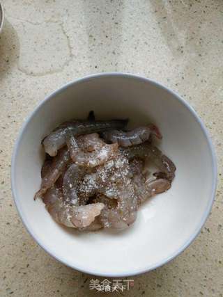 酱丁芹菜炒虾仁的做法步骤:3