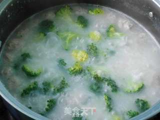 西兰花肉丸粥的做法步骤:9