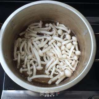 白玉菇炒腊肠的做法步骤:4