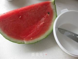 鲜榨西瓜汁的做法步骤：1