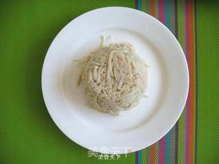 炝拌金针菇的做法步骤:5