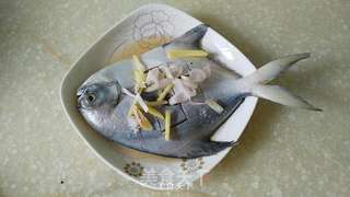 清蒸鲳鱼的做法步骤:3