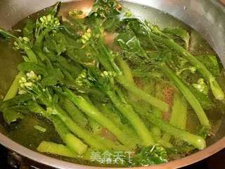 白灼芥兰--关键的淋汁作法,以此类推白灼菜心生菜等的做法步骤:3