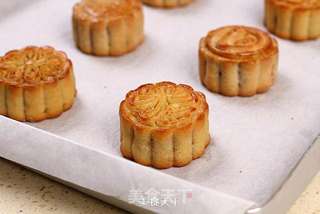自己在家制作美味可口的广式月饼的做法步骤:14
