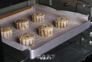自己在家制作美味可口的广式月饼的做法步骤:12