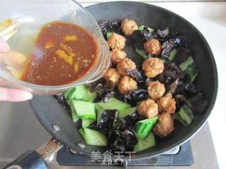焦熘豆腐丸子的做法步骤:11