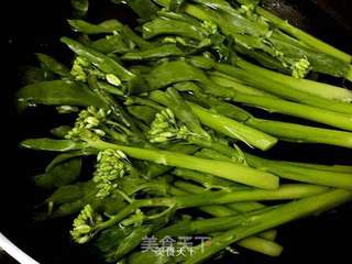 白灼芥兰--关键的淋汁作法,以此类推白灼菜心生菜等的做法步骤:2