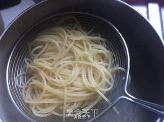 虾仁青酱意面的做法步骤:12