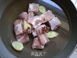 糖醋排骨的做法步骤：1