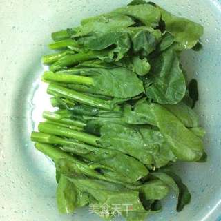 白灼芥蓝的做法步骤：1