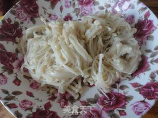 炝拌金针菇的做法步骤:8