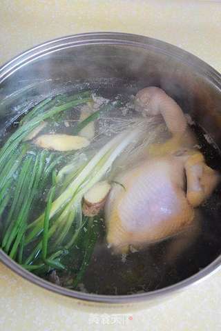 清鲜美味的【鸡汤汆天鹅蛋】的做法步骤：2