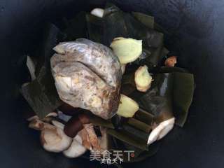 海带香菇炖大骨汤的做法步骤：4