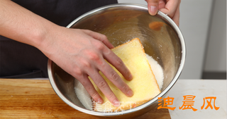 钻石南非之星(香甜奶酥面包片)的做法步骤:4