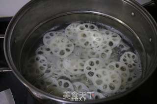 清凉酸爽的夏日小菜--胭脂藕的做法步骤:3