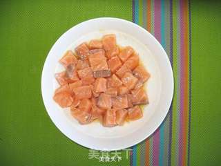 彩椒三文鱼串的做法步骤:3