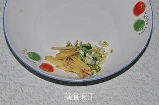 小米椒爆炒小公鸡的做法步骤:3