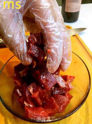 高大上的【劲蒜安格斯牛肉粒】的做法步骤:6