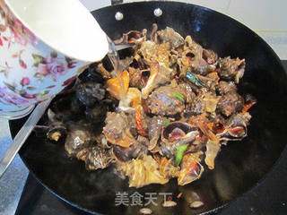 香辣小海螺的做法步骤:7