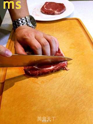 高大上的【劲蒜安格斯牛肉粒】的做法步骤:2
